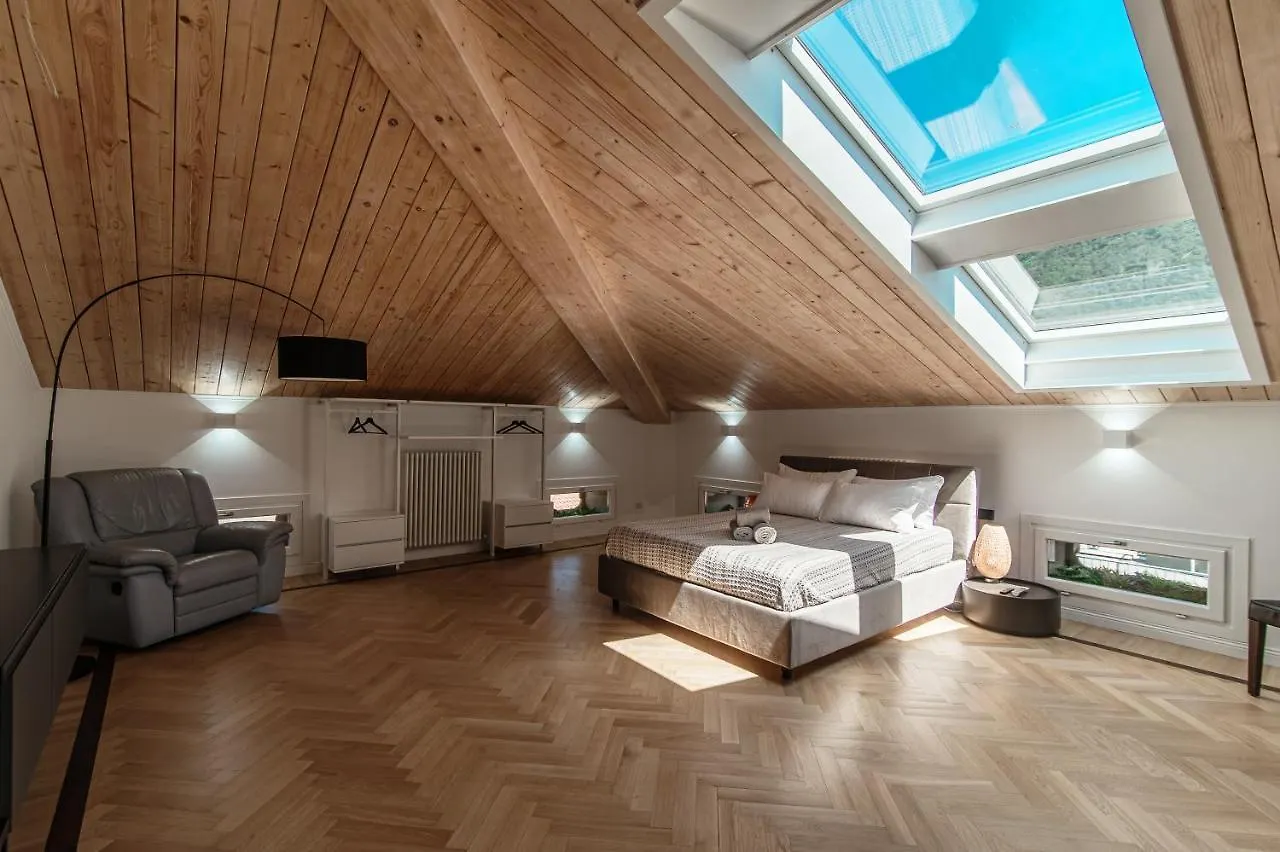 Attic 64 - The House Of Travelers Appartement Como Italië