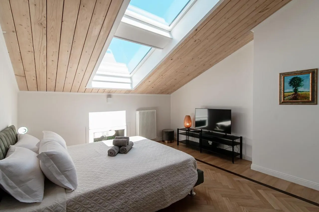 Attic 64 - The House Of Travelers Appartement Como