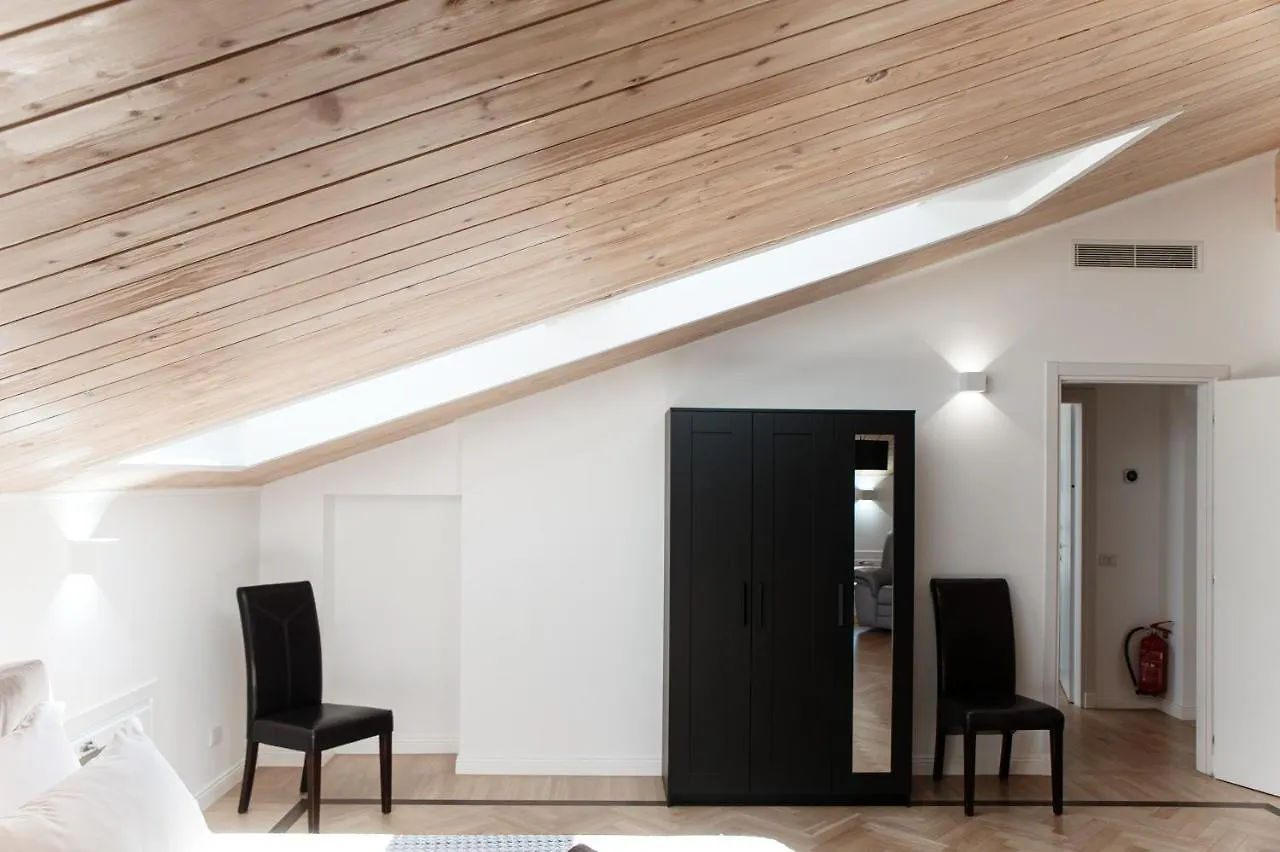 Attic 64 - The House Of Travelers Lägenhet Como
