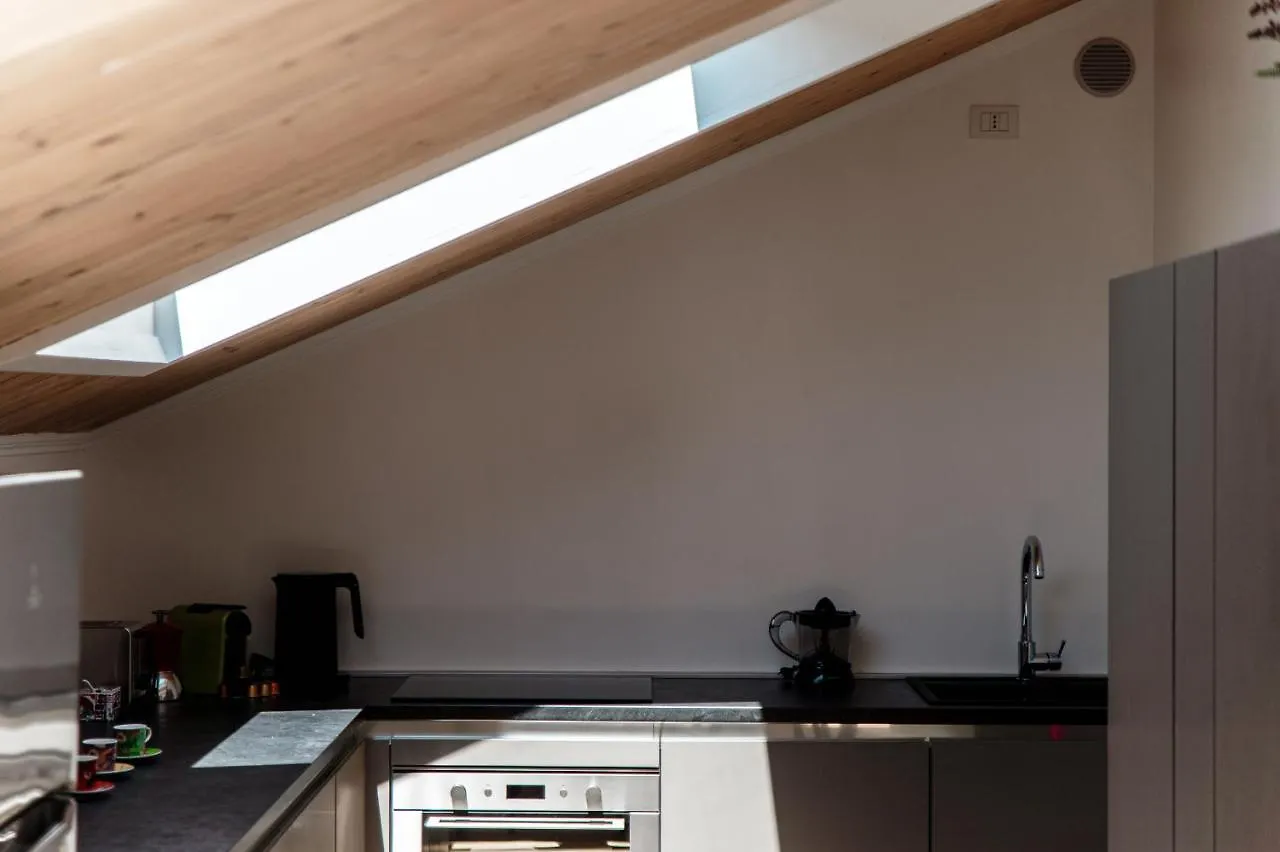 Attic 64 - The House Of Travelers Appartement Como Italië