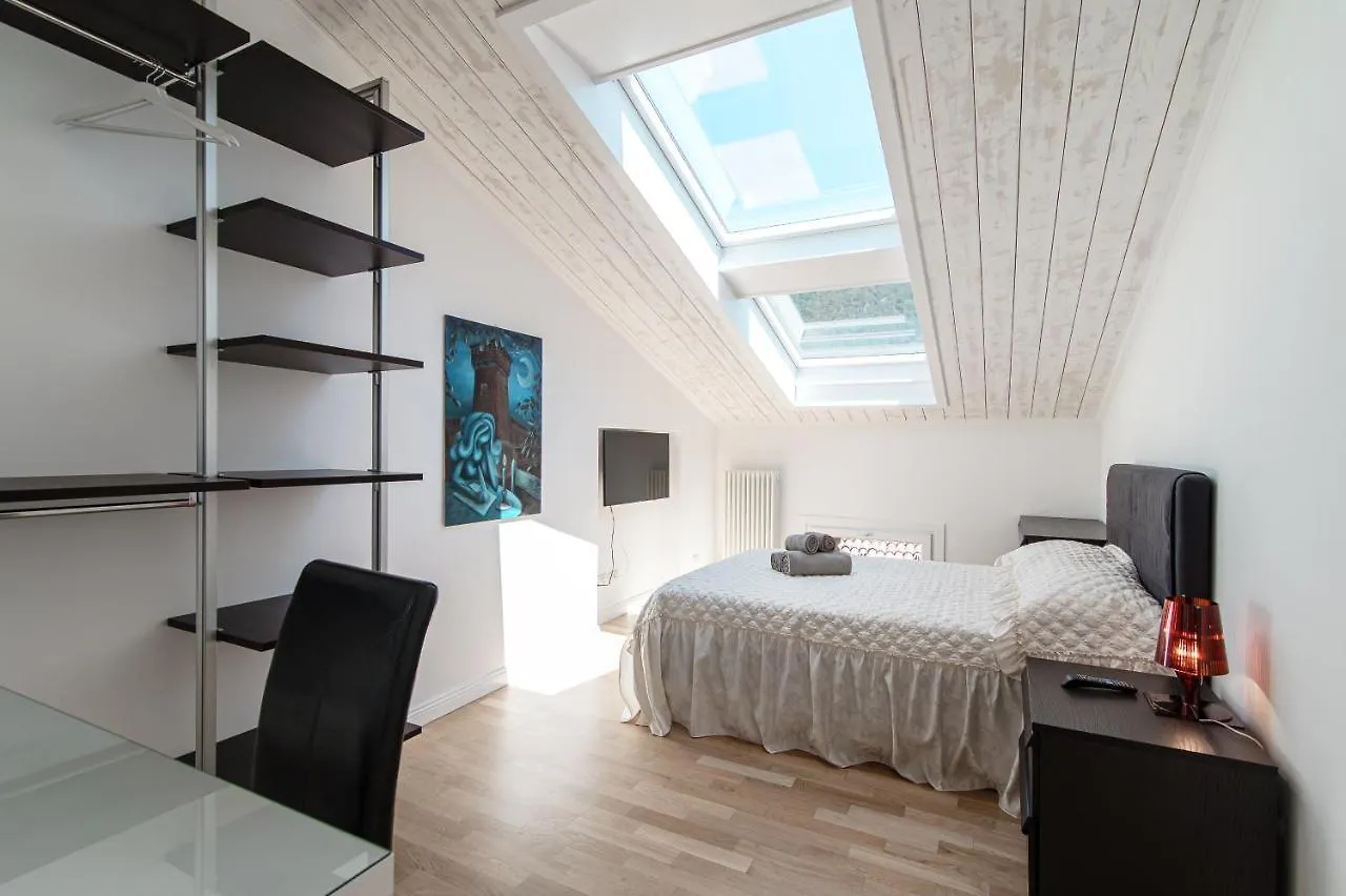 Attic 64 - The House Of Travelers Appartement Como Italië