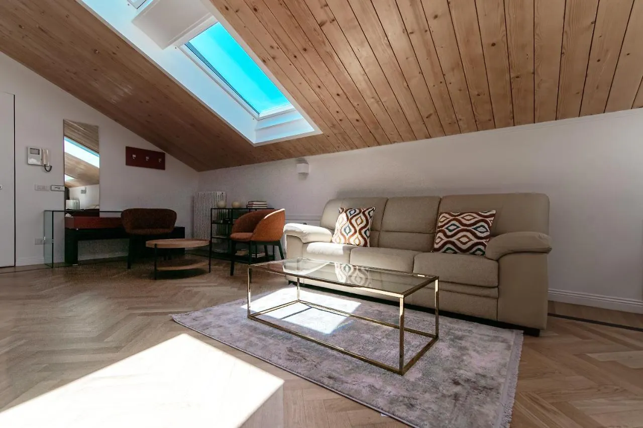 Apartament Attic 64 - The House Of Travelers Como