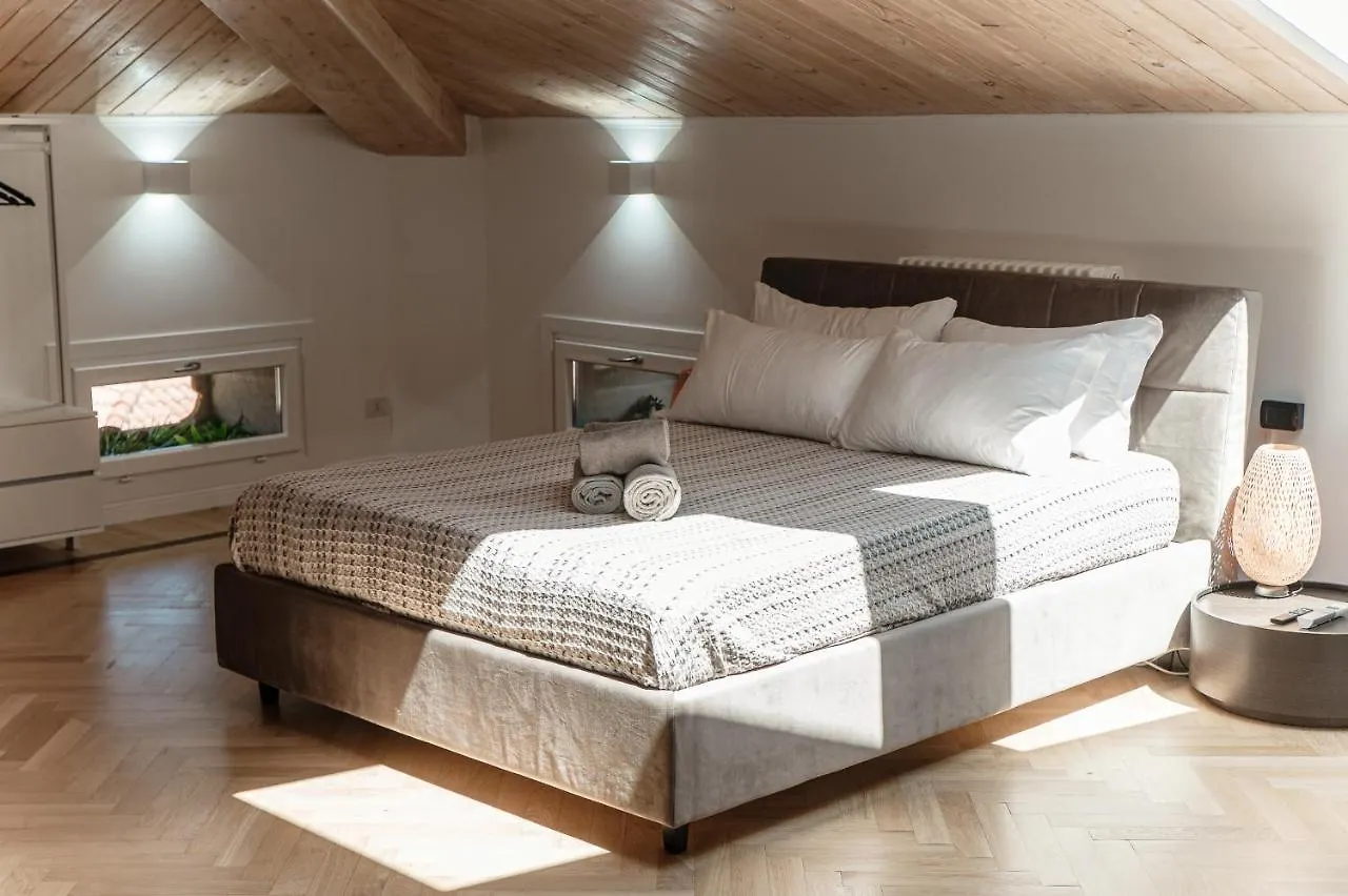 Apartament Attic 64 - The House Of Travelers Como 0*,